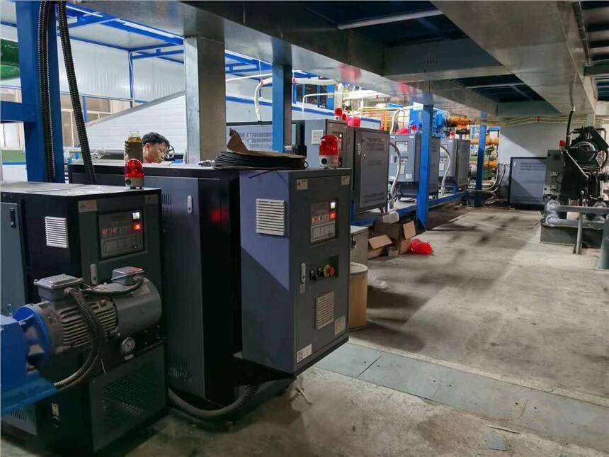 嘉興導(dǎo)熱油加熱器/油循環(huán)模溫機(jī)/水溫度控制機(jī)/模具溫度控制機(jī)/冷熱一體模溫機(jī)